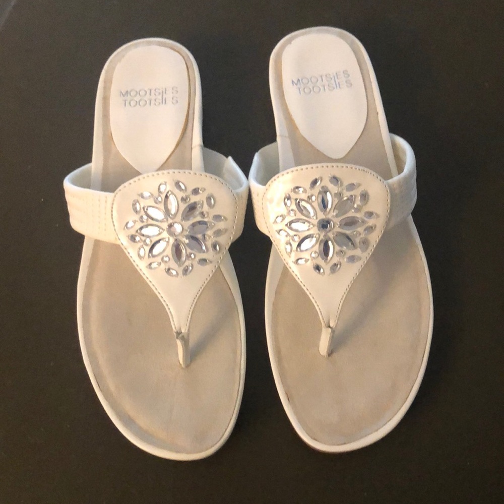 Women’s Mootsie Tootsies size 7 slip on flats dress or casual rhinestone white
